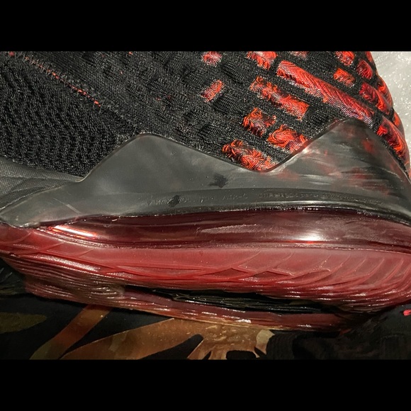 Lebron 17 Basketball Shoes - Picture 11 of 16
